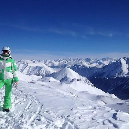 Erholsamer Traumurlaub Wo Auf Bergen Schloesser Wachsen Prem Buitenkant foto